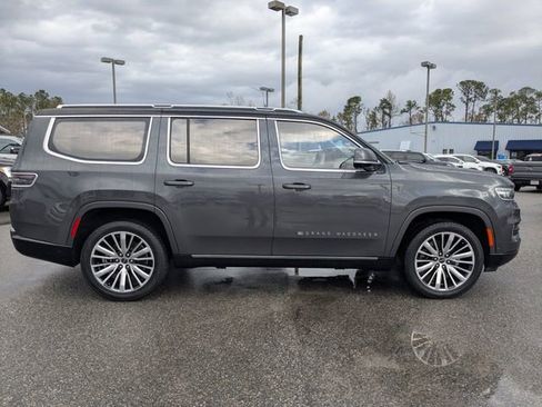 Used 2022 Jeep Grand Wagoneer Series III image 3