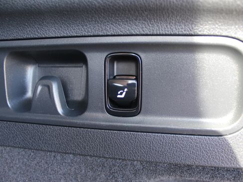 Used 2024 Mercedes-Benz GLC 300 4MATIC image 9