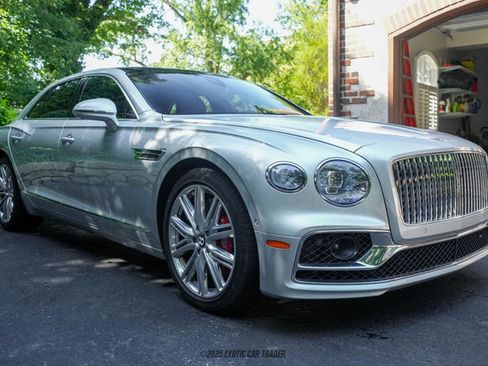 Used 2022 Bentley Flying Spur V8 image 12