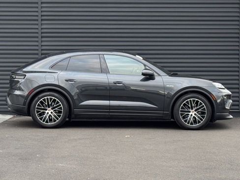 Certified 2025 Porsche Macan 4 Electric image 8