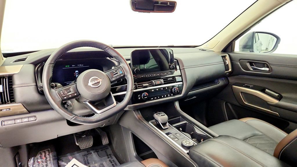 Used 2024 Nissan Pathfinder Platinum AWD/4WD image 13