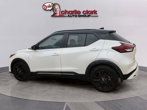 Used 2023 Nissan Kicks SR w/ SR Premium Package image 2