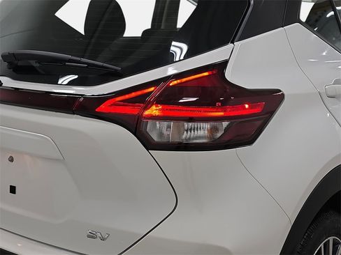 Used 2024 Nissan Kicks SV image 33