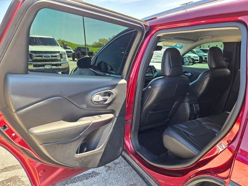 Used 2019 Jeep Cherokee Limited AWD/4WD image 26