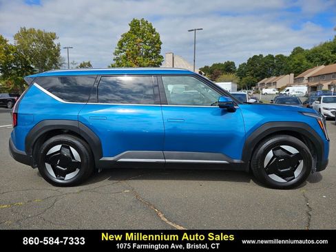 Used 2024 Kia EV9 Wind image 6