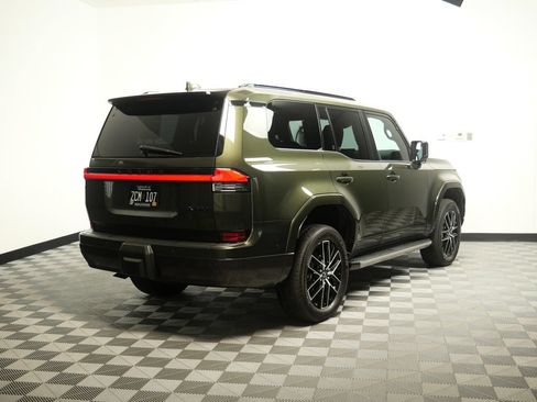 Used 2024 Lexus GX 550 w/ Accessory Package (2T) AWD/4WD image 8