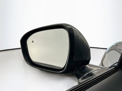 Used 2025 Nissan Kicks SV AWD/4WD image 16