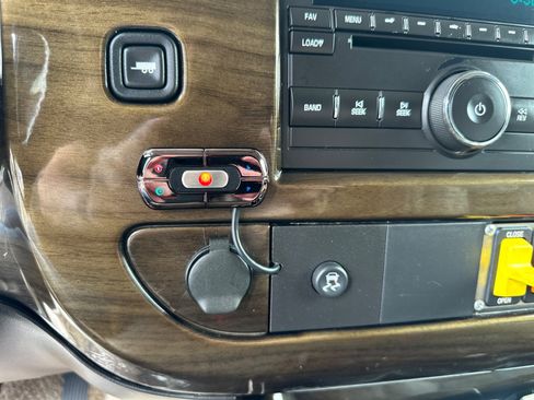Used 2008 Chevrolet Express 1500 w/ Preferred Equipment Group RWD image 25