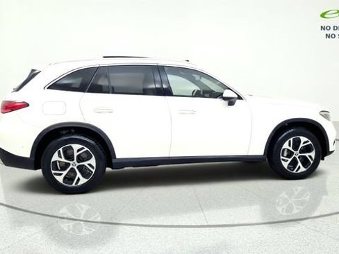 Used 2025 Mercedes-Benz GLC 350e 4MATIC image 10