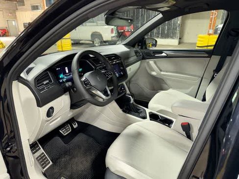 Used 2022 Volkswagen Tiguan SE R-Line AWD/4WD image 30