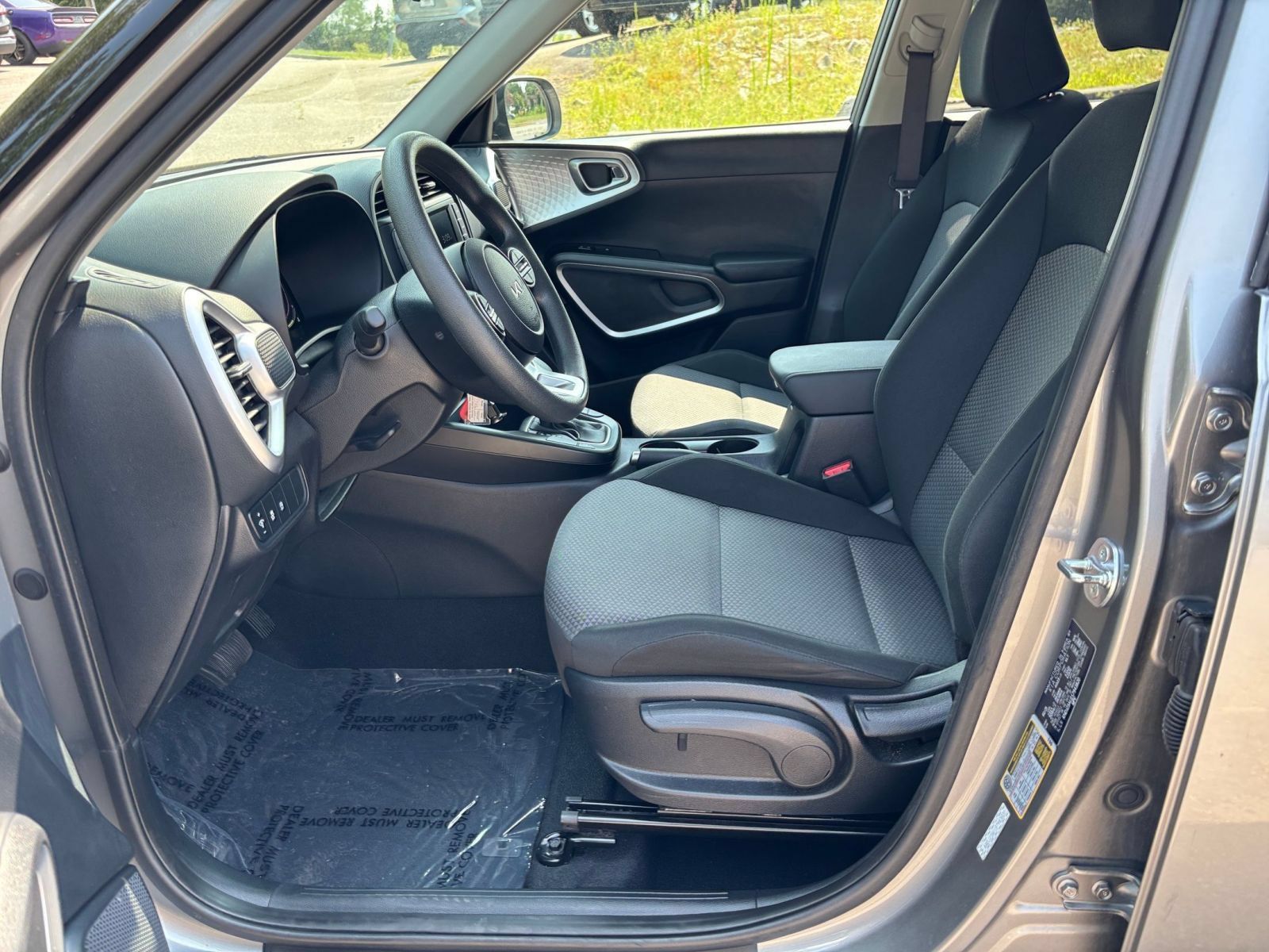Used 2025 Kia Soul LX w/ LX Technology Package FWD image 22