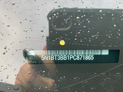 Used 2023 Nissan Rogue SV image 38