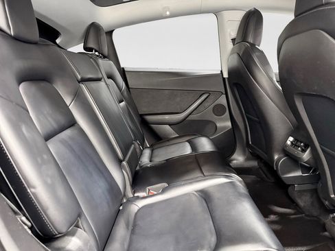 Used 2022 Tesla Model Y Long Range image 20