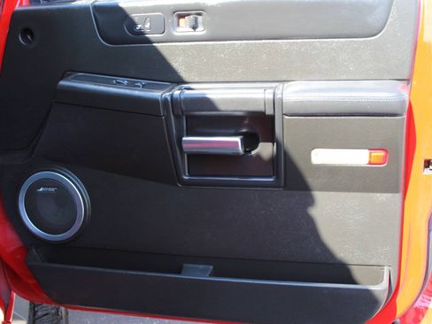 Used 2005 HUMMER H2 SUT w/ Preferred Equipment Group AWD/4WD image 11
