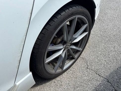 Used 2024 Volkswagen Golf R AWD/4WD image 7