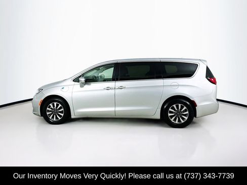 Used 2022 Chrysler Pacifica Touring-L FWD image 4