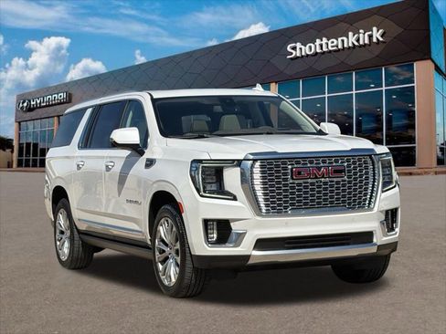 Used 2022 GMC Yukon XL Denali image 3