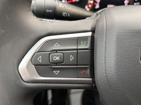 Used 2025 Jeep Compass Latitude image 15