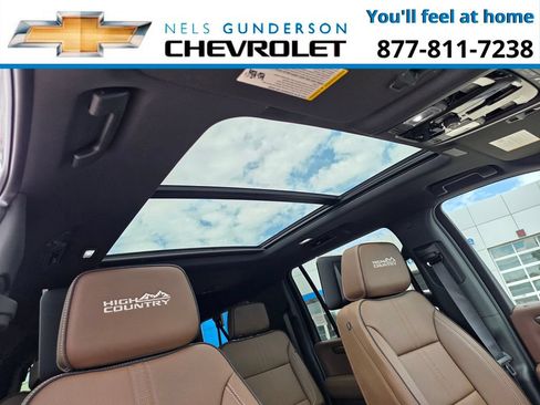 New 2026 Chevrolet Suburban High Country AWD/4WD image 19