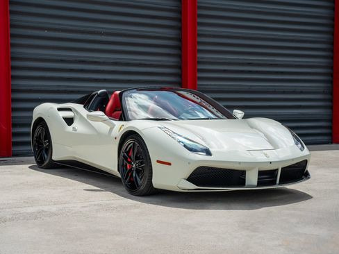 Used 2018 Ferrari 488 Spider RWD image 14