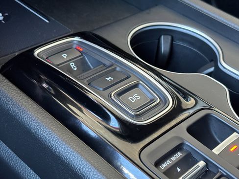 Used 2025 Honda Pilot Touring image 17