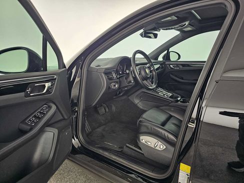 Used 2023 Porsche Macan AWD/4WD image 19
