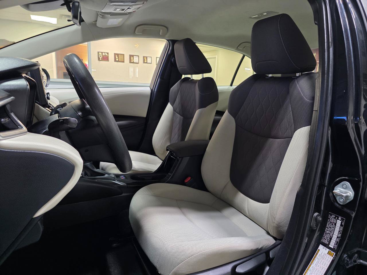 Used 2022 Toyota Corolla LE FWD image 15