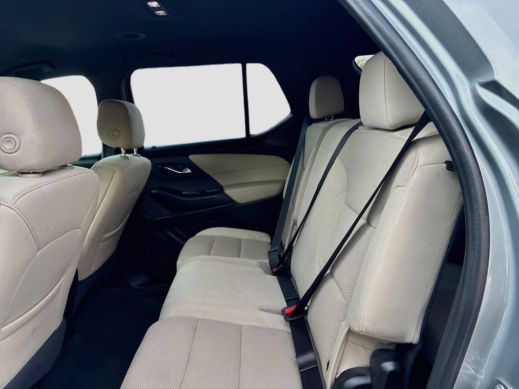 Used 2023 Chevrolet Traverse LS FWD image 22