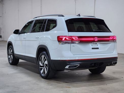 Used 2024 Volkswagen Atlas SE w/ Panoramic Sunroof Package image 11