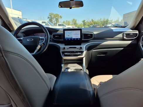 Used 2023 Ford Explorer XLT w/ Equipment Group 202A image 8