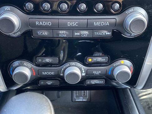 Used 2019 Nissan Pathfinder S image 12