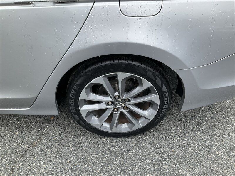 Used 2011 Honda Accord EX-L image 10