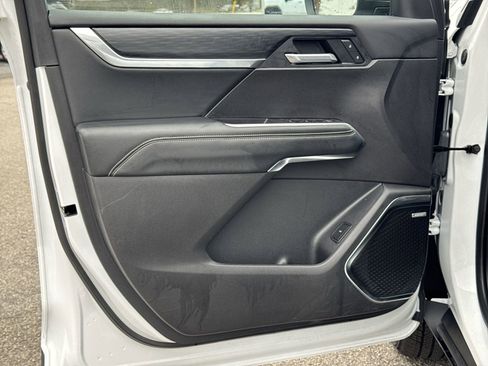 Used 2025 GMC Acadia Elevation image 14