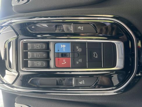 Used 2023 Jeep Grand Wagoneer 4WD w/ Flexible Seating Group image 30