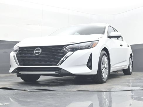 Certified 2025 Nissan Sentra S FWD image 23