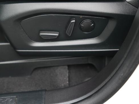 Used 2023 Ford Explorer XLT w/ Equipment Group 202A AWD/4WD image 18