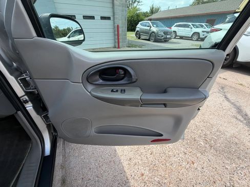 Used 2004 Chevrolet TrailBlazer LS w/ LS Preferred Equipment Group RWD image 13