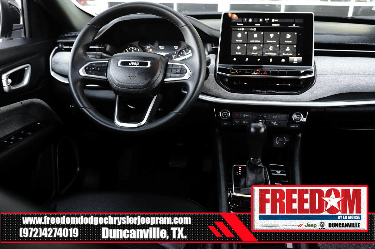 Used 2024 Jeep Compass Latitude AWD/4WD image 16
