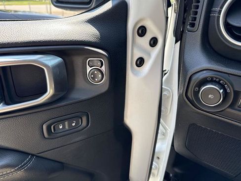 Used 2018 Jeep Wrangler Unlimited Sahara w/ Dual Top Group AWD/4WD image 15