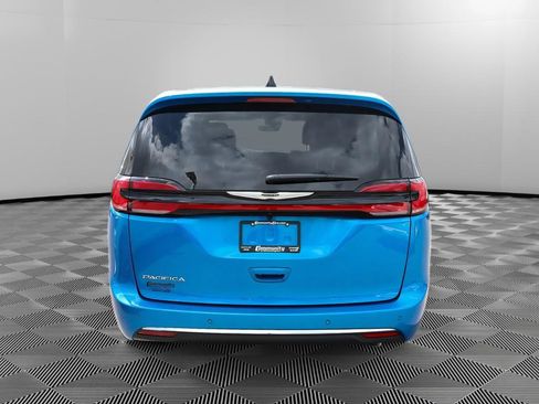 New 2026 Chrysler Pacifica Select FWD image 6