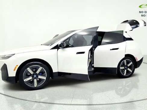 Used 2023 BMW iX xDrive50 w/ Sport Package AWD/4WD image 14