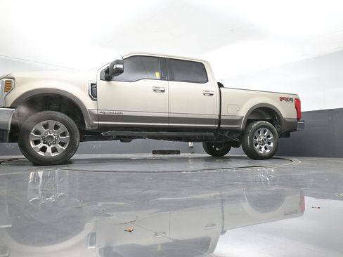 Used 2018 Ford F250 Lariat w/ Chrome Package image 36