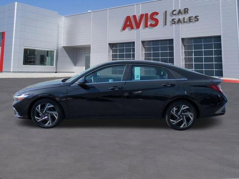 Used 2025 Hyundai Elantra SEL FWD image 10