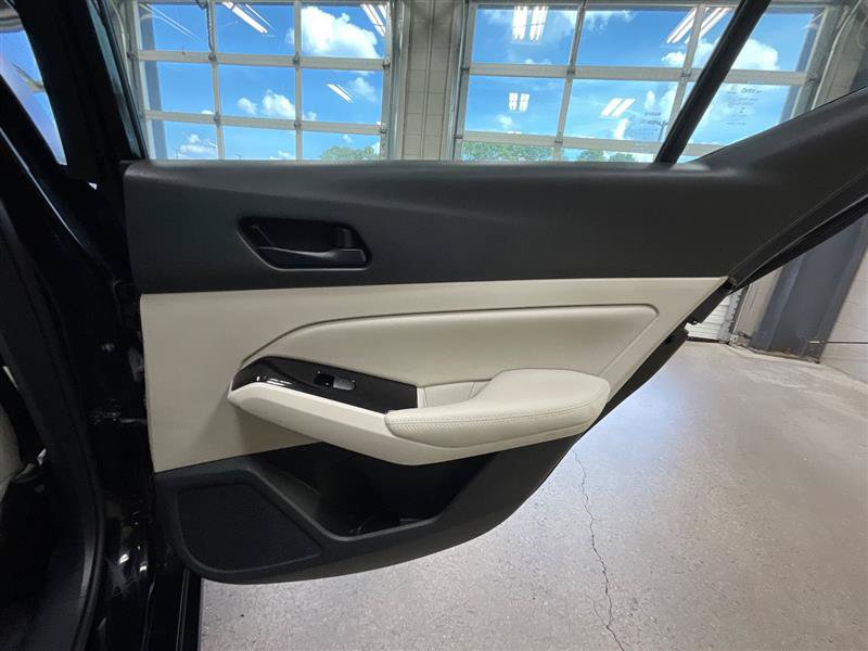 Used 2023 Nissan Altima 2.5 SV w/ SV Premium Package FWD image 28