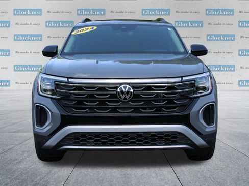 Used 2024 Volkswagen Atlas Peak Edition SE AWD/4WD image 2