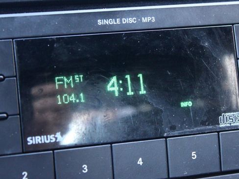 Used 2014 Dodge Avenger SE image 29