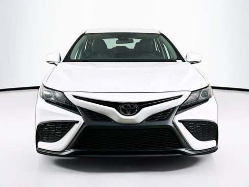 Used 2024 Toyota Camry SE FWD image 2