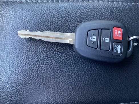 Used 2017 Toyota Corolla SE w/ Body Protection Package FWD image 38