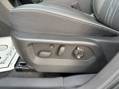 Used 2025 Buick Envision Avenir AWD/4WD image 25