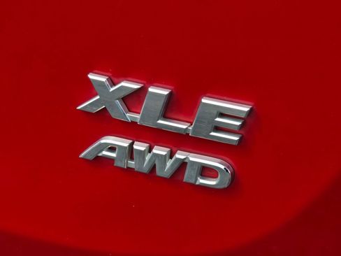 Used 2013 Toyota RAV4 XLE AWD/4WD image 9